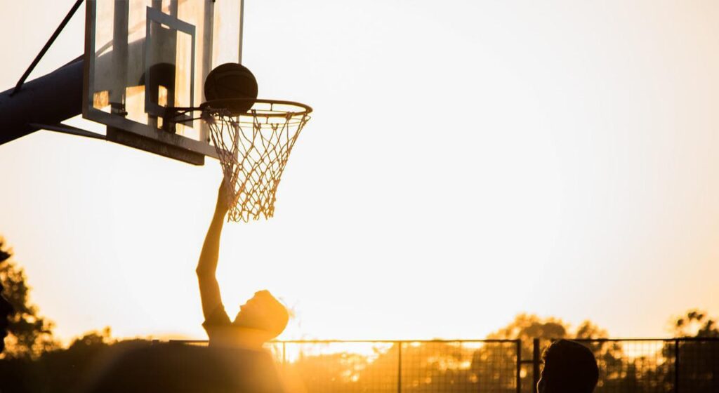 techniques-of-throwing-the-ball-into-the-basket-gameongb